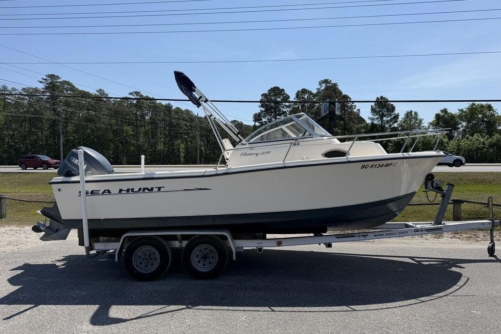 2003 Sea Hunt Victory 215