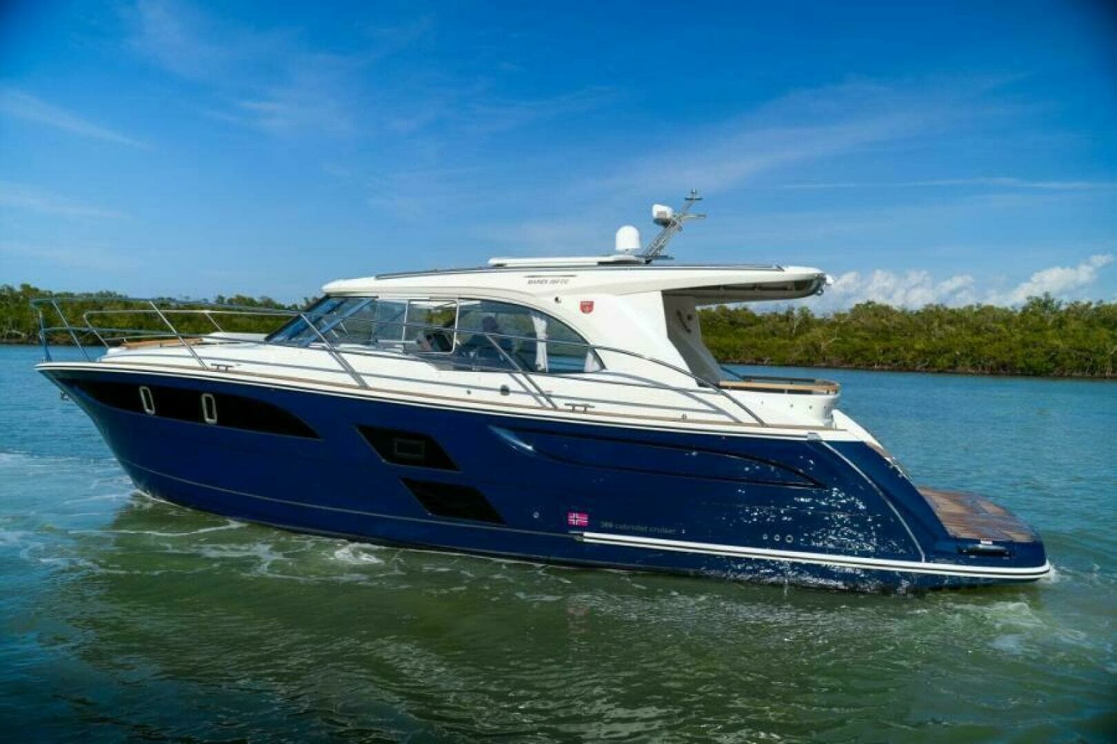 2026 Marex 360 Cabriolet Cruiser - Image 2