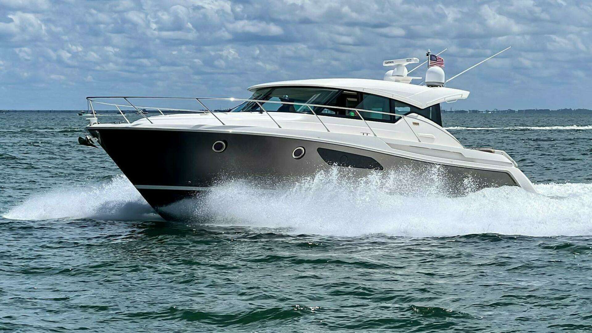 2016 Tiara Yachts 44 Coupe - Image 21
