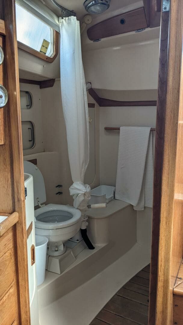 1993 Sabre 38 - Image 38