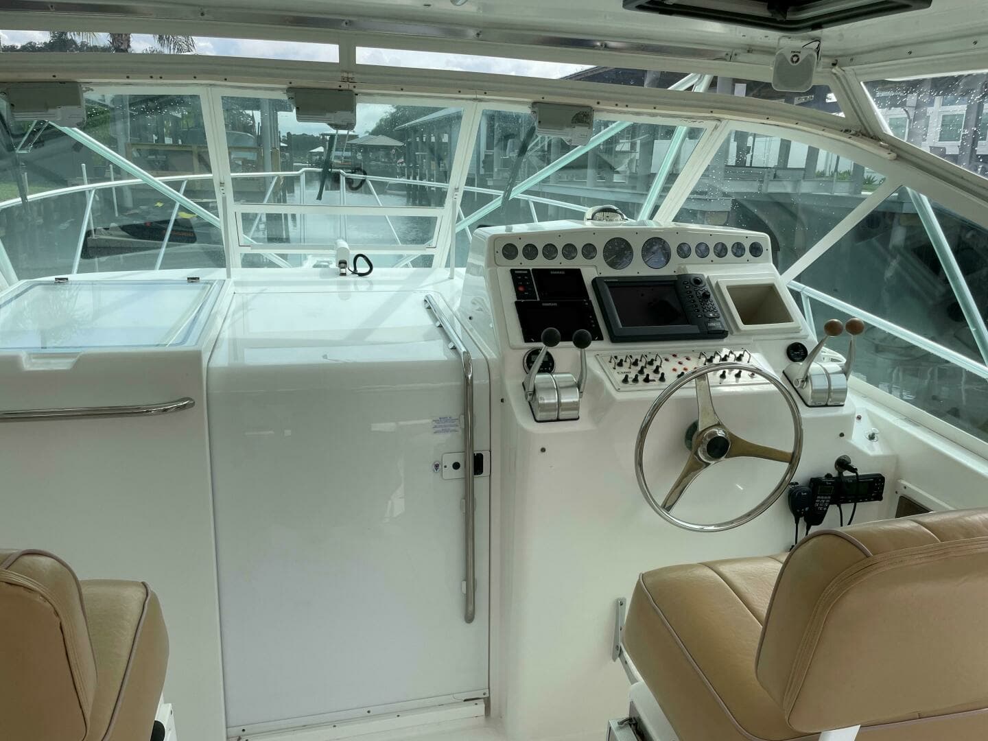 2001 Cabo 35 Express - Image 17