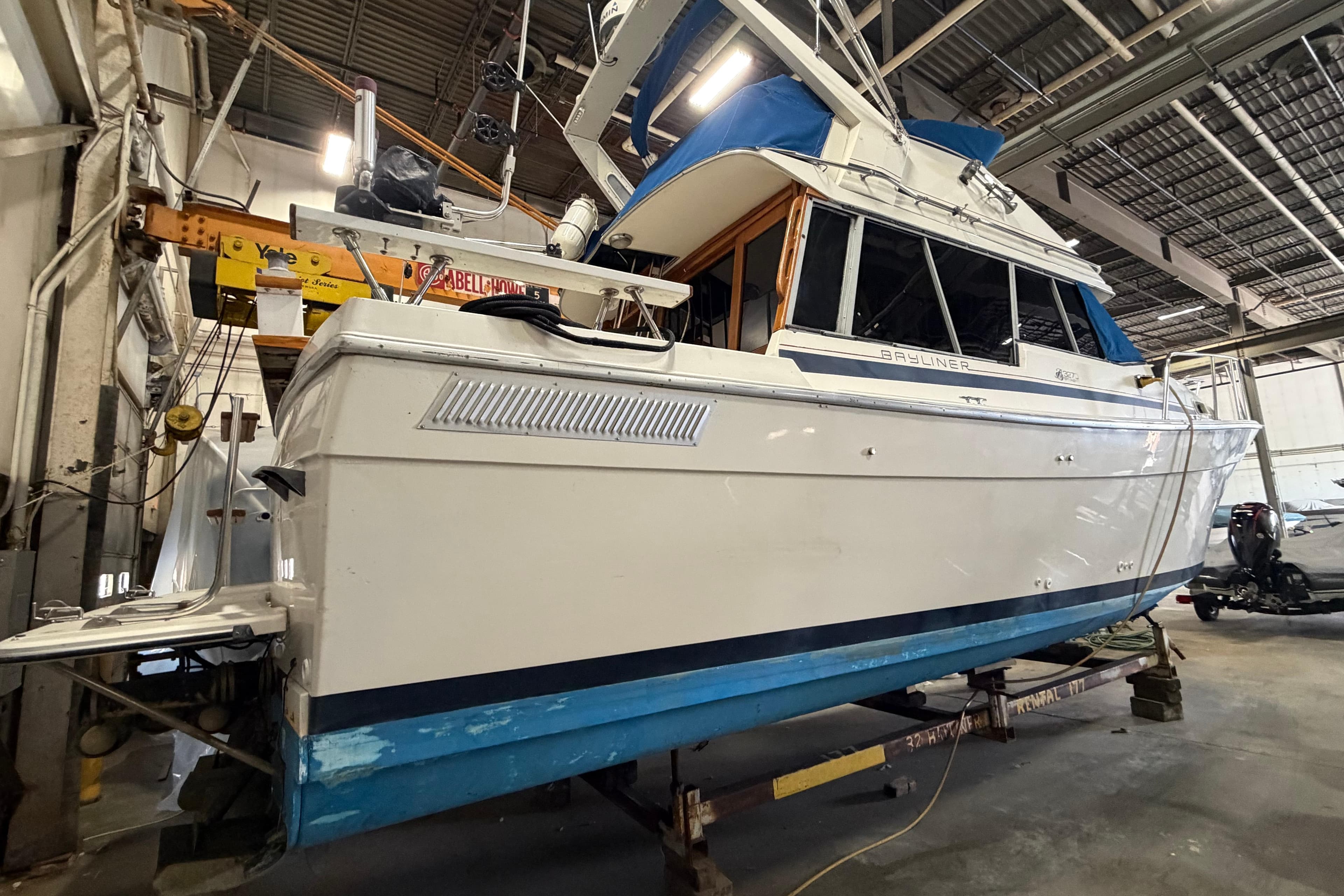 1986 Bayliner 3270 Motoryacht in a warehouse, showcasing its classic design and structure.