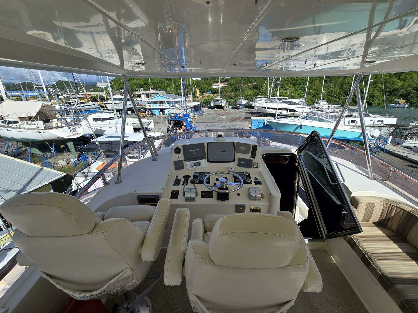 2006 Hampton 558 - Image 4