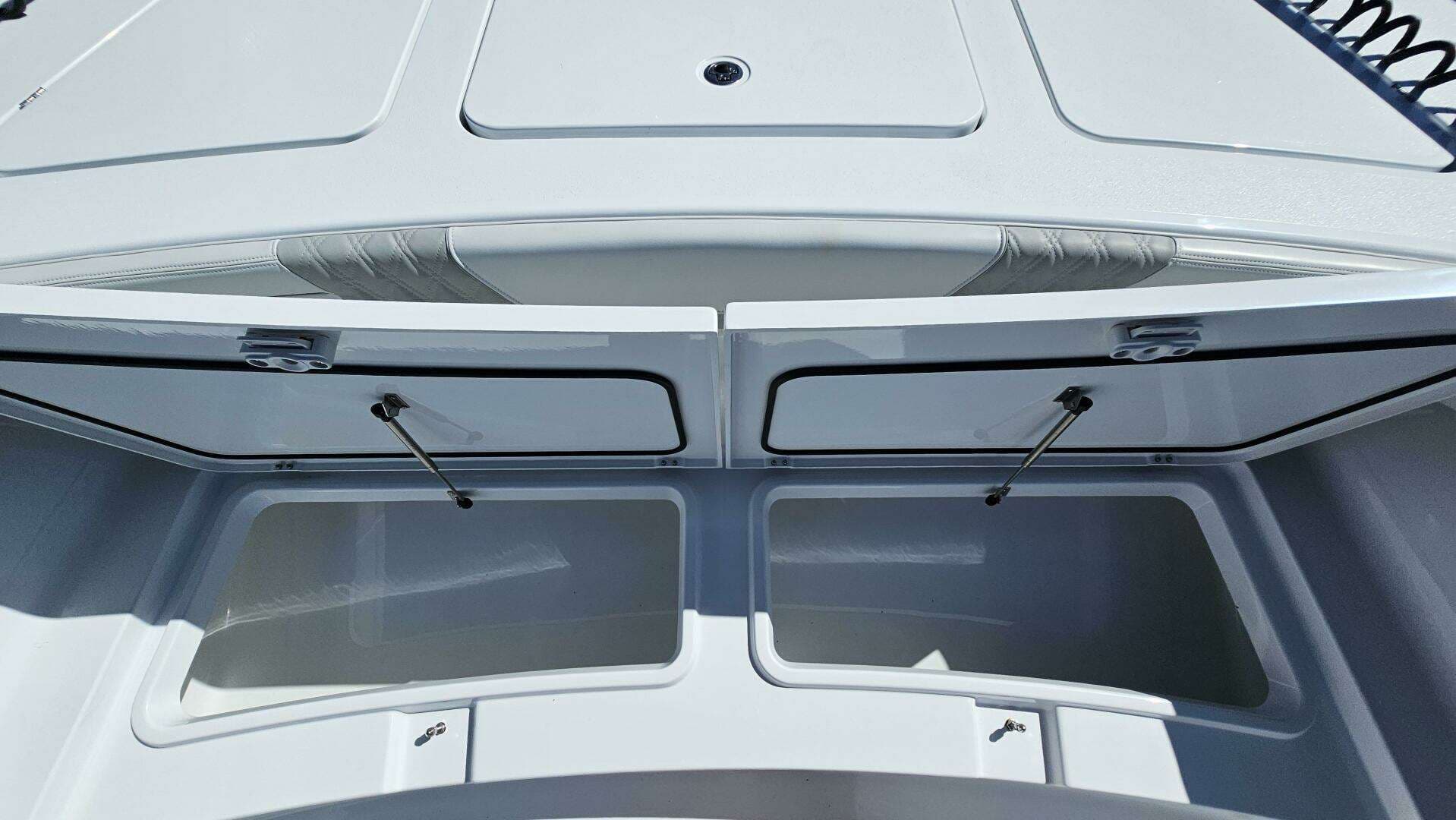 2025 Costa Custom 34SV - Image 17