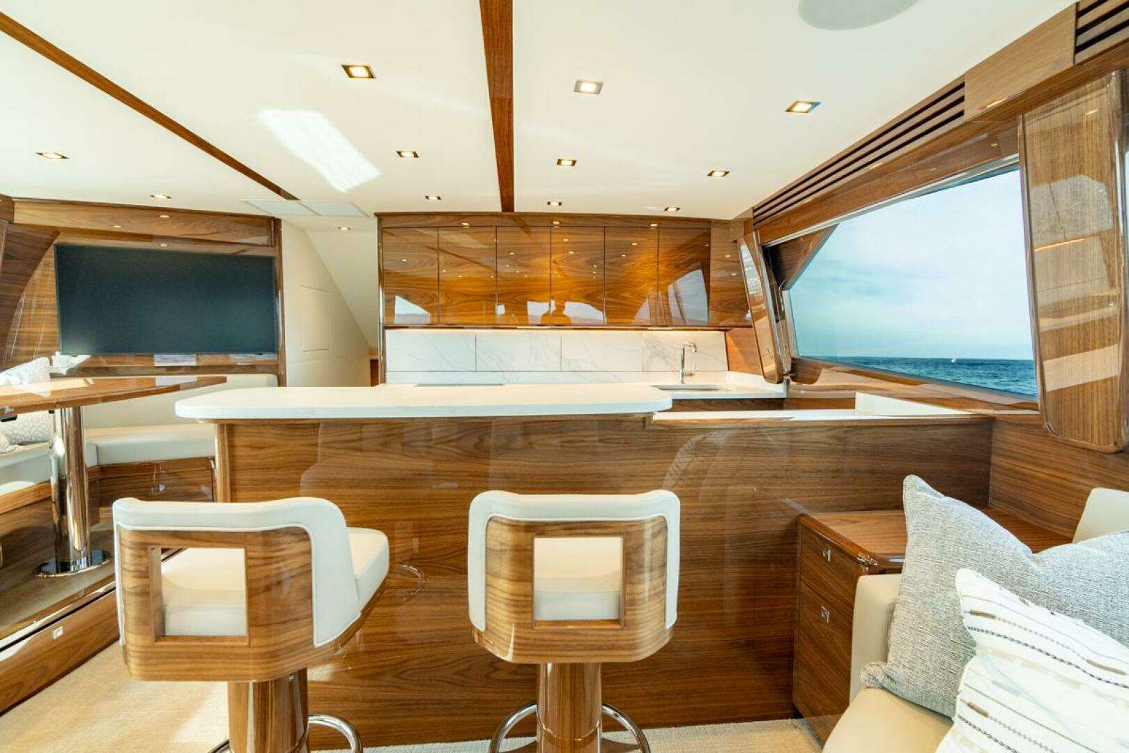 2025 Viking 64 Convertible - Image 27