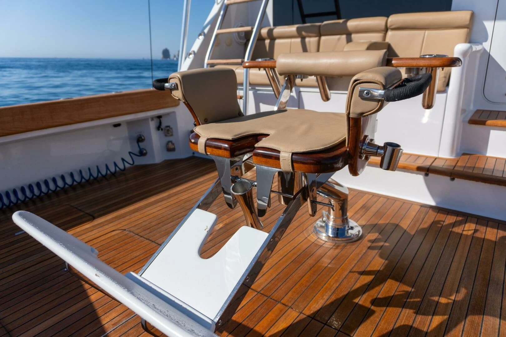 2001 Hatteras 60 Convertible - Image 38
