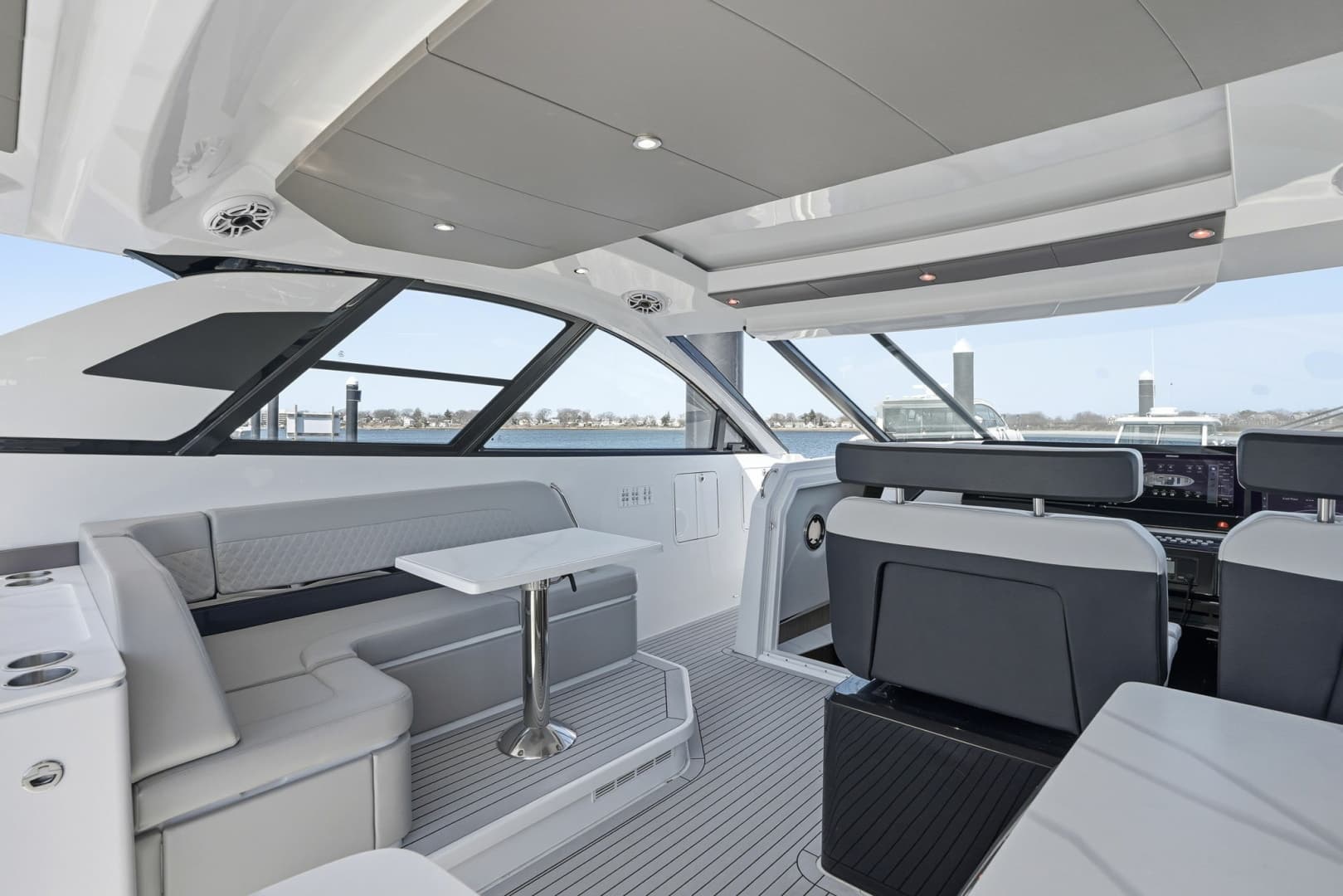 2026 Cruisers Yachts 50GLS OB - Image 21