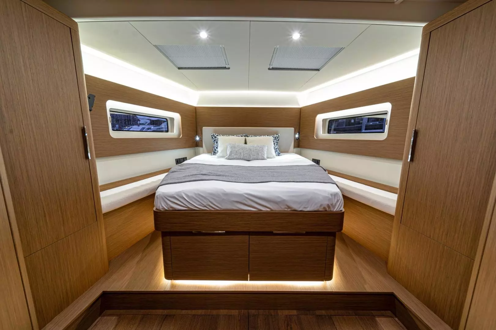 2026 Beneteau Oceanis Yacht 54 - Image 27