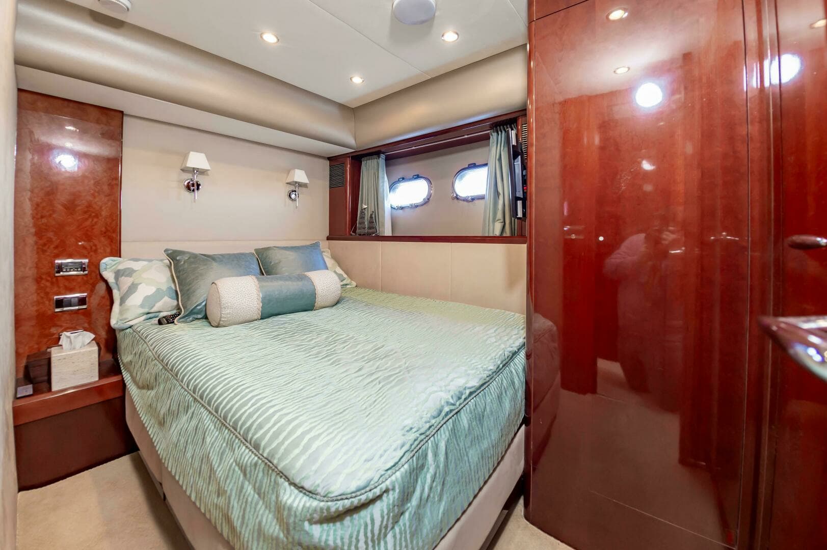 2006 Princess 75 - Image 51