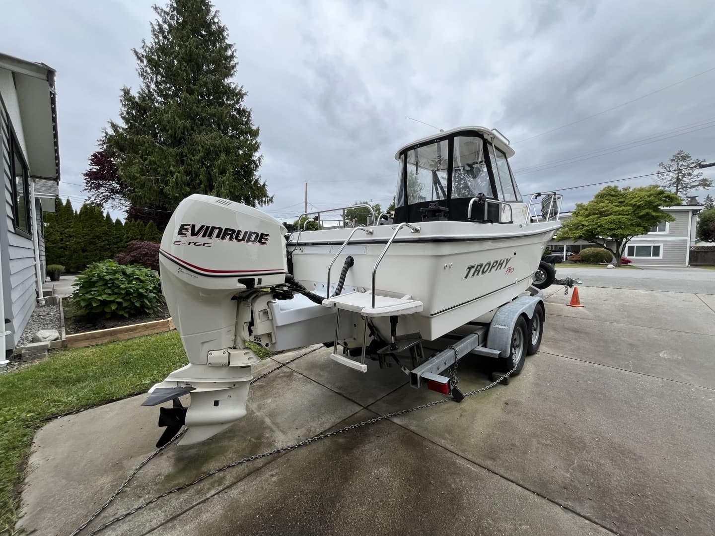 2005 Bayliner Trophy 2052 Walkaround - Image 6
