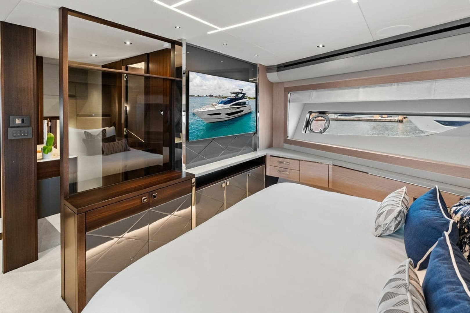 2026 Sunseeker 88 Yacht - Image 76