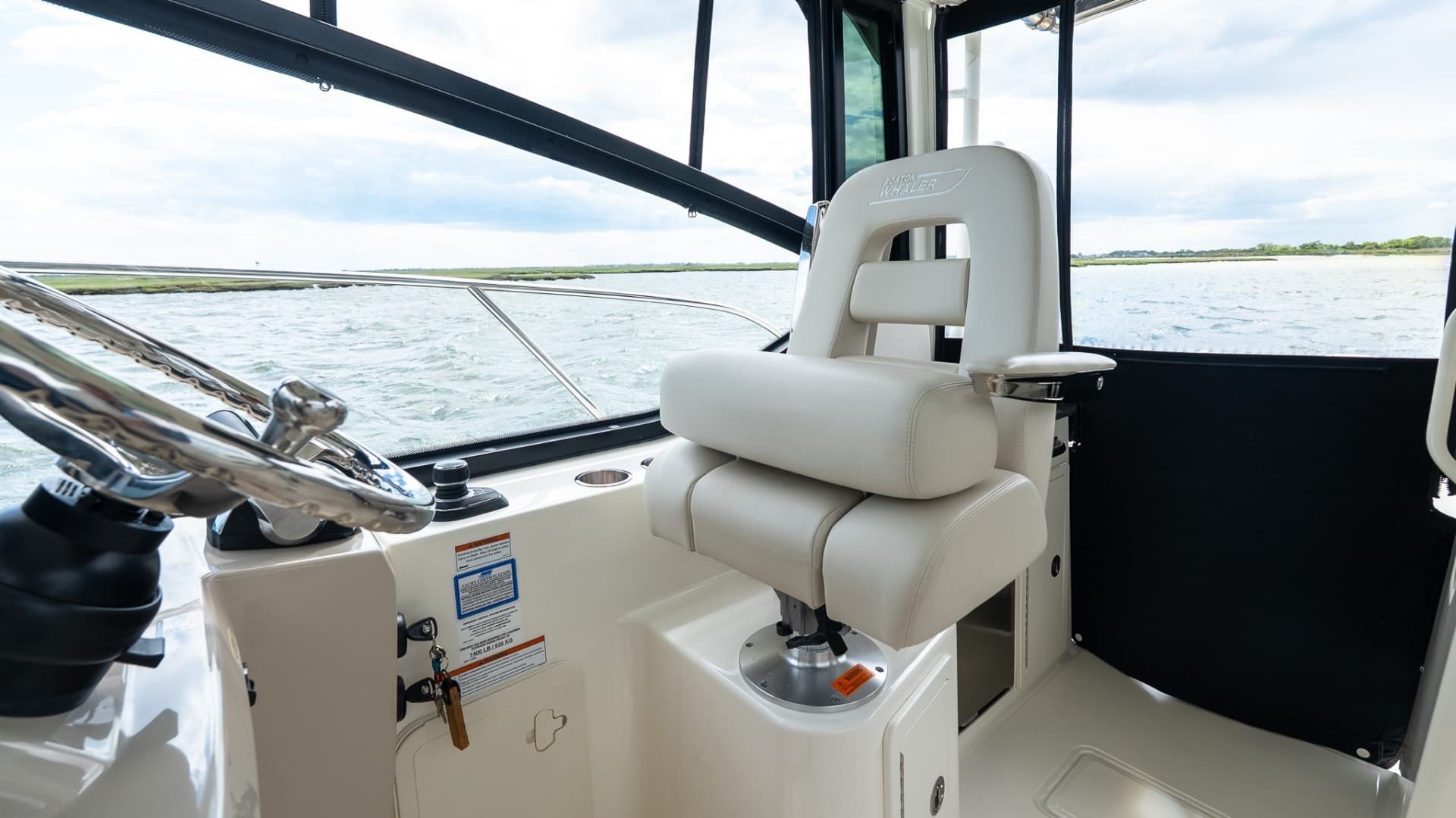 2020 Boston Whaler 325 Conquest - Image 33