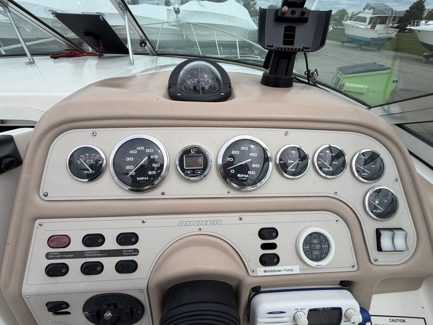 1998 Rinker 266 Fiesta Vee - Image 37