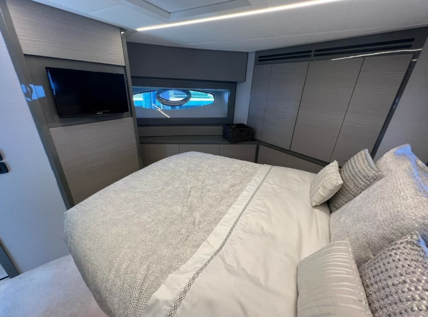 2018 Pershing — - Image 6