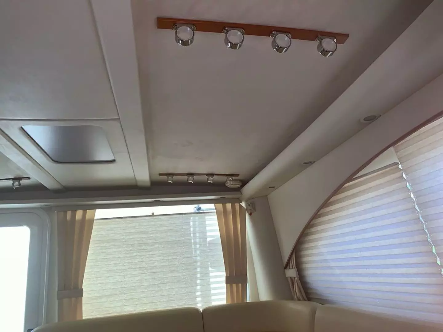 2008 Tiara Yachts 3900 Convertible - Image 11