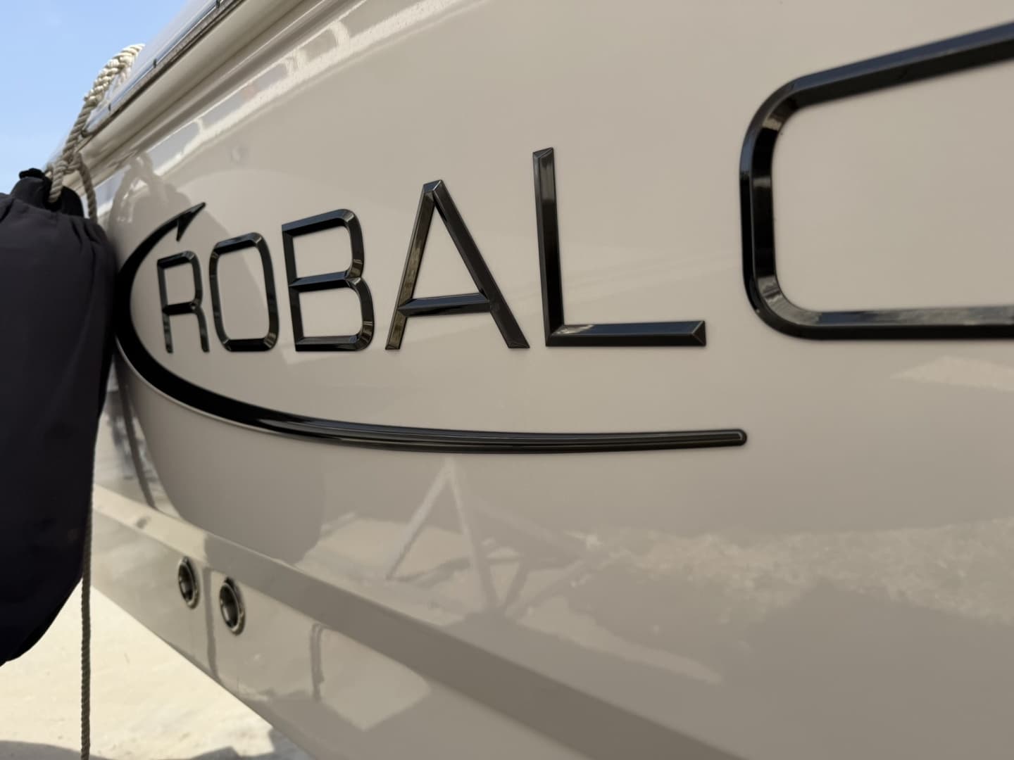 2023 Robalo — - Image 8