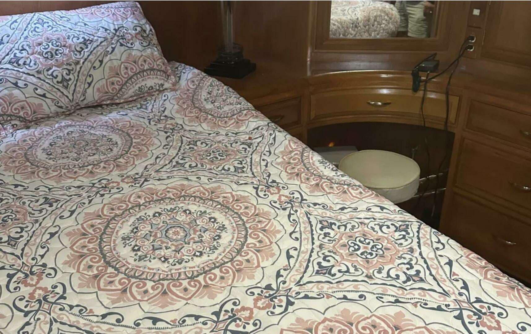 1988 Ocean Alexander 42 Aft Cabin - Image 8
