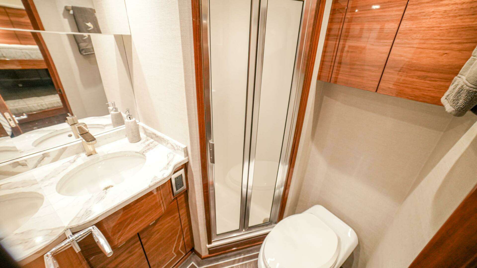 2023 Viking 72 Convertible - Image 94