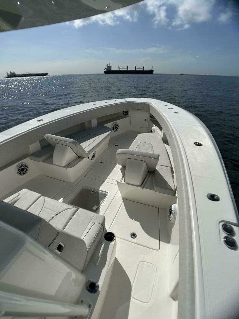 2022 SeaVee 390z Center Console - Image 16