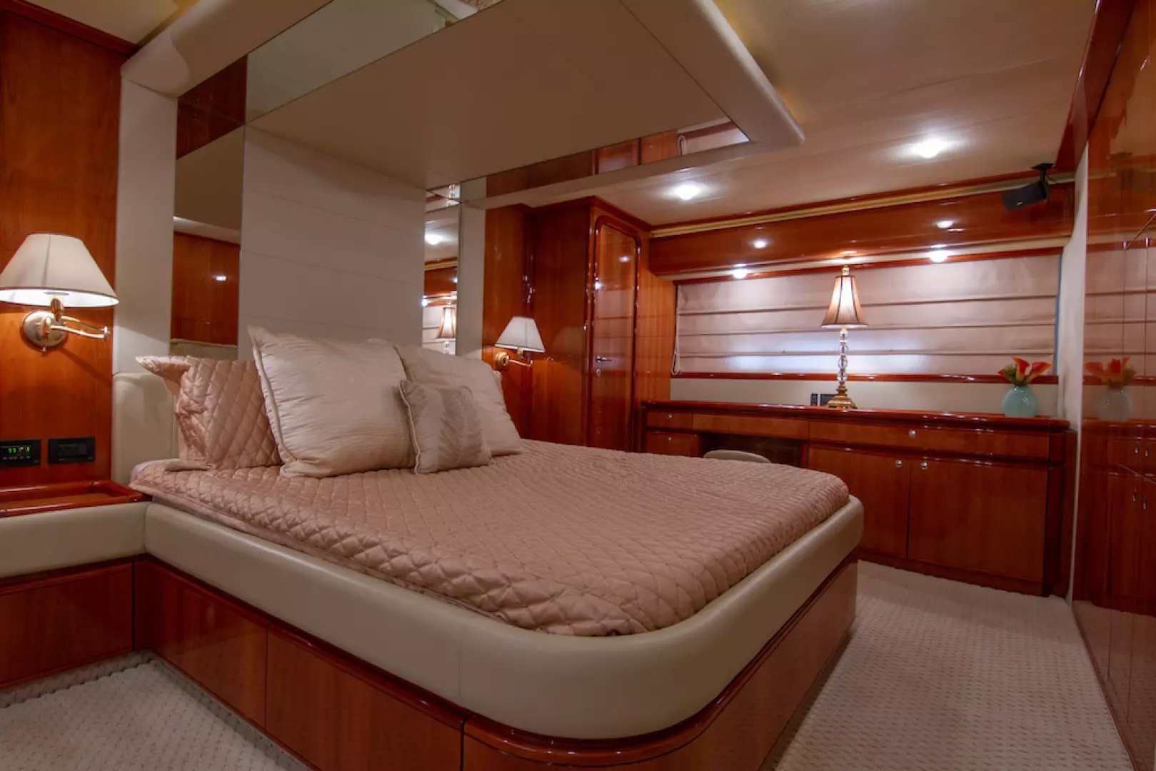 2005 Ferretti Yachts 76 - Image 40