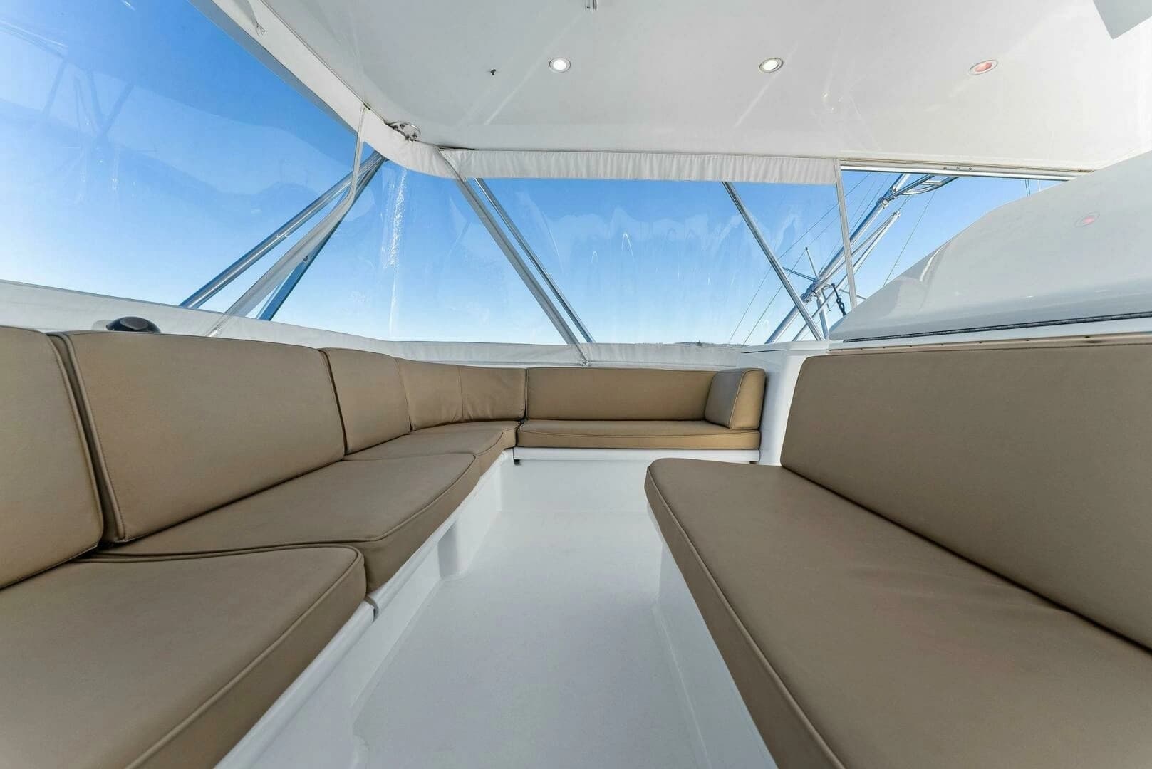 2007 Hatteras 64 Convertible - Image 43