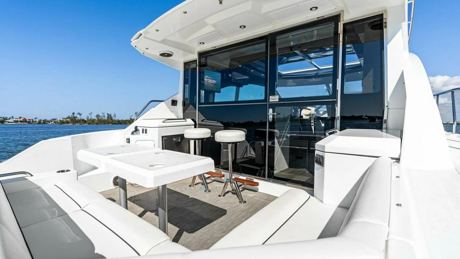 2019 Cruisers Yachts 45 Cantius - Image 22