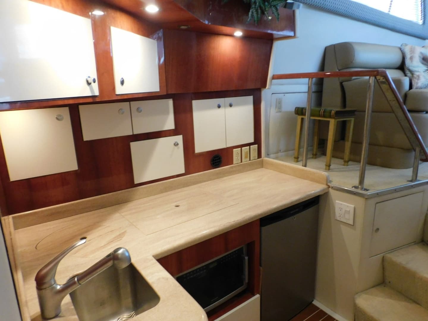 1987 Sea Ray 460 Convertible - Image 32