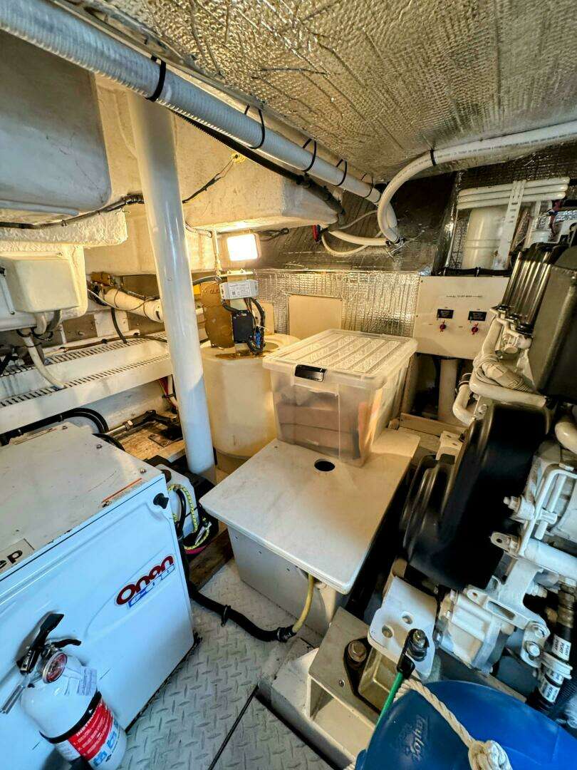 2005 Cruisers Yachts 540 Express - Image 62