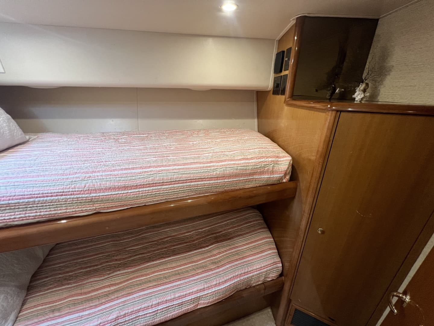 2003 Viking 52 Convertible - Image 39