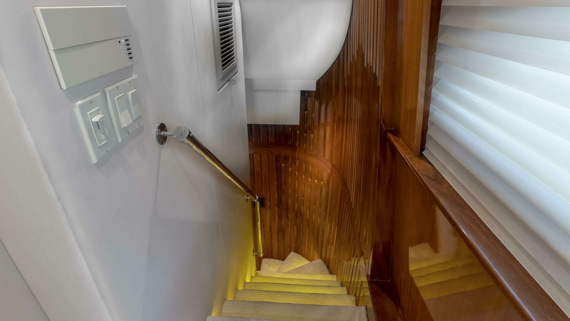 2007 Hatteras 80 - Image 36