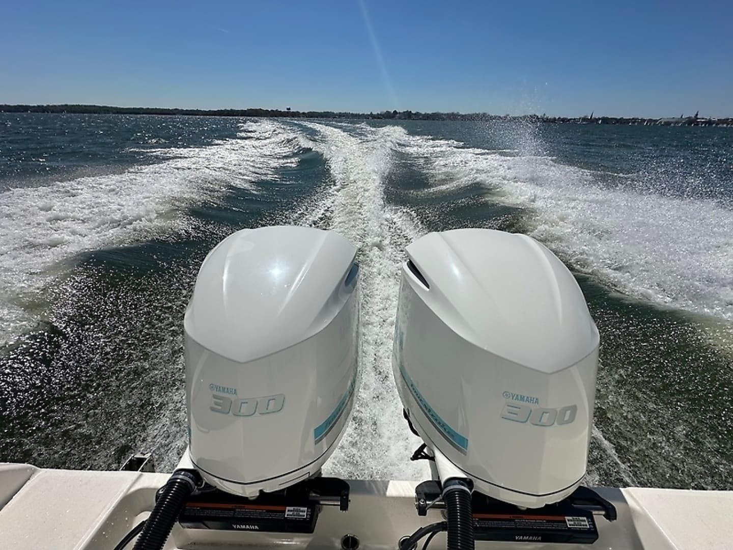 2021 Century 2900 Center Console - Image 4