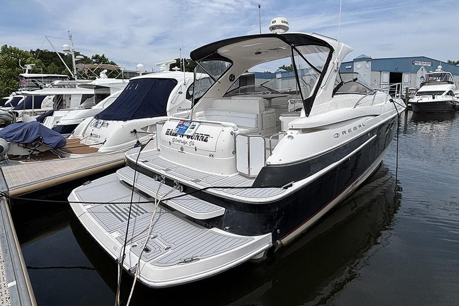 2005 Regal Commodore 4260