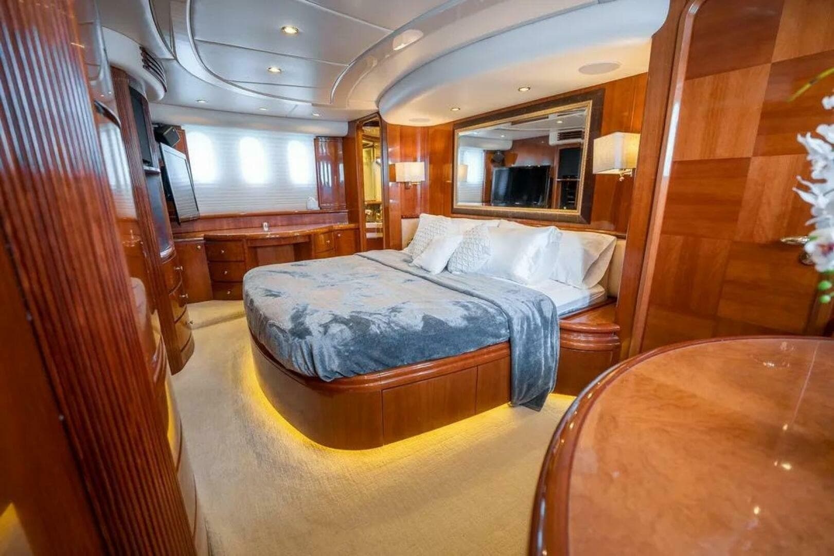 2004 Azimut 80 Carat - Image 16