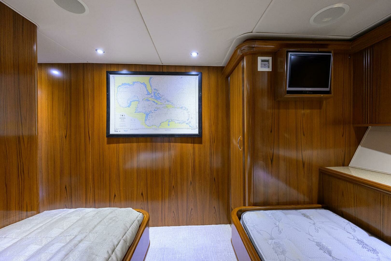 2004 Sea Force IX 82 Enclosed Bridge - Image 46