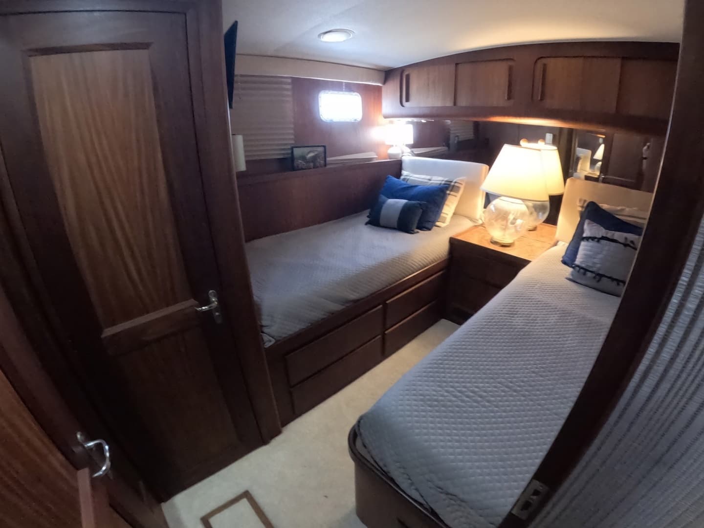 1987 Hatteras Motor Yacht - Image 20