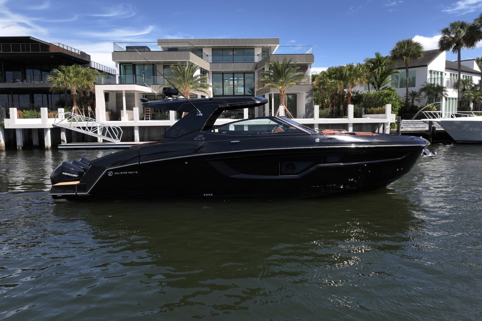 2022 Cruisers Yachts 38 GLS OB - Image 3