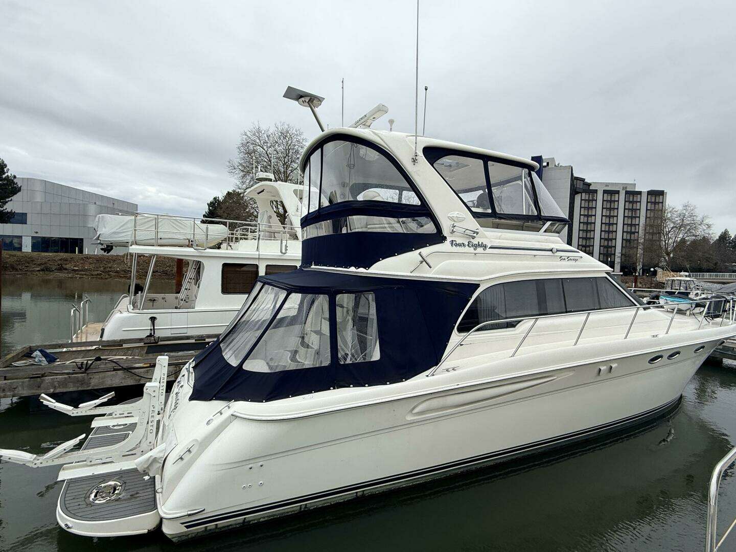 2000 Sea Ray 480 Sedan Bridge - Image 2