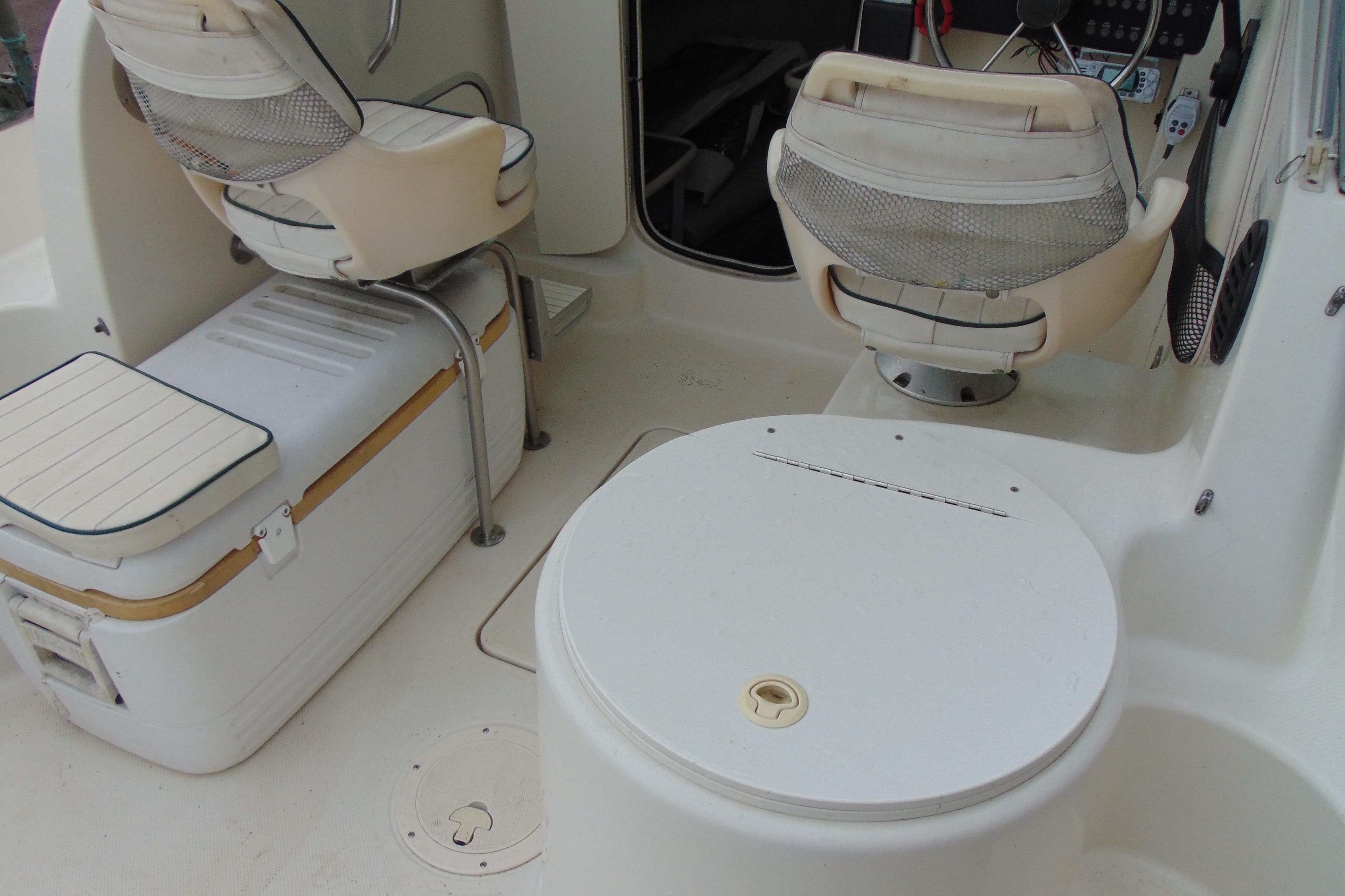 2000 Bayliner 2302 Trophy Walkaround DX/LX boat interior with seating and storage.