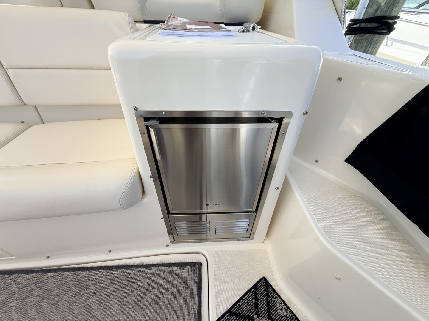 1995 Tiara Yachts 4000 Express - Image 17