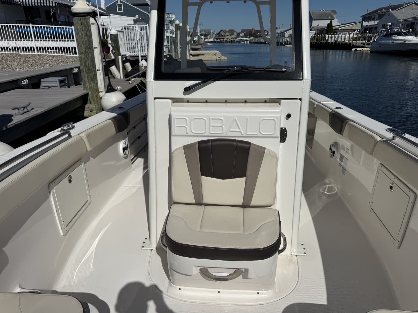 2020 Robalo R272 Center Console - Image 19