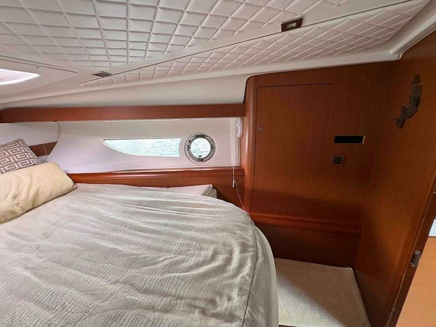 2013 Beneteau 38 Gran Turismo - Image 23