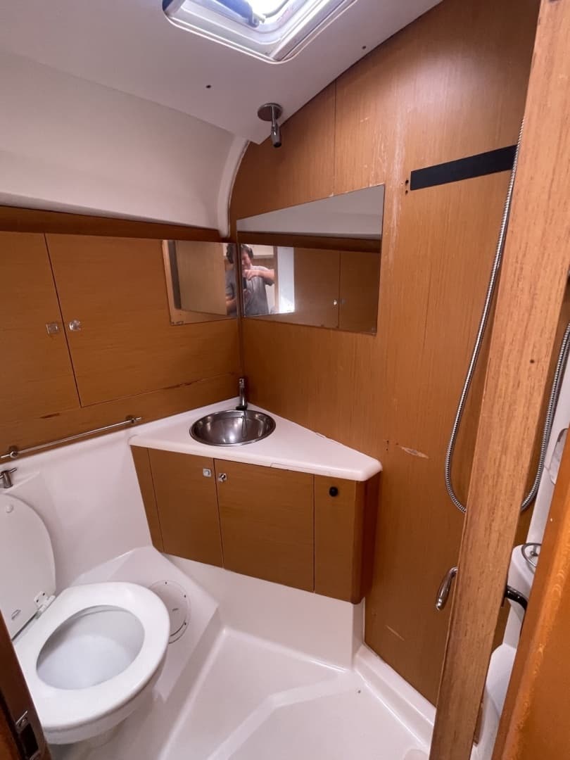 2010 Jeanneau 44I - Image 16
