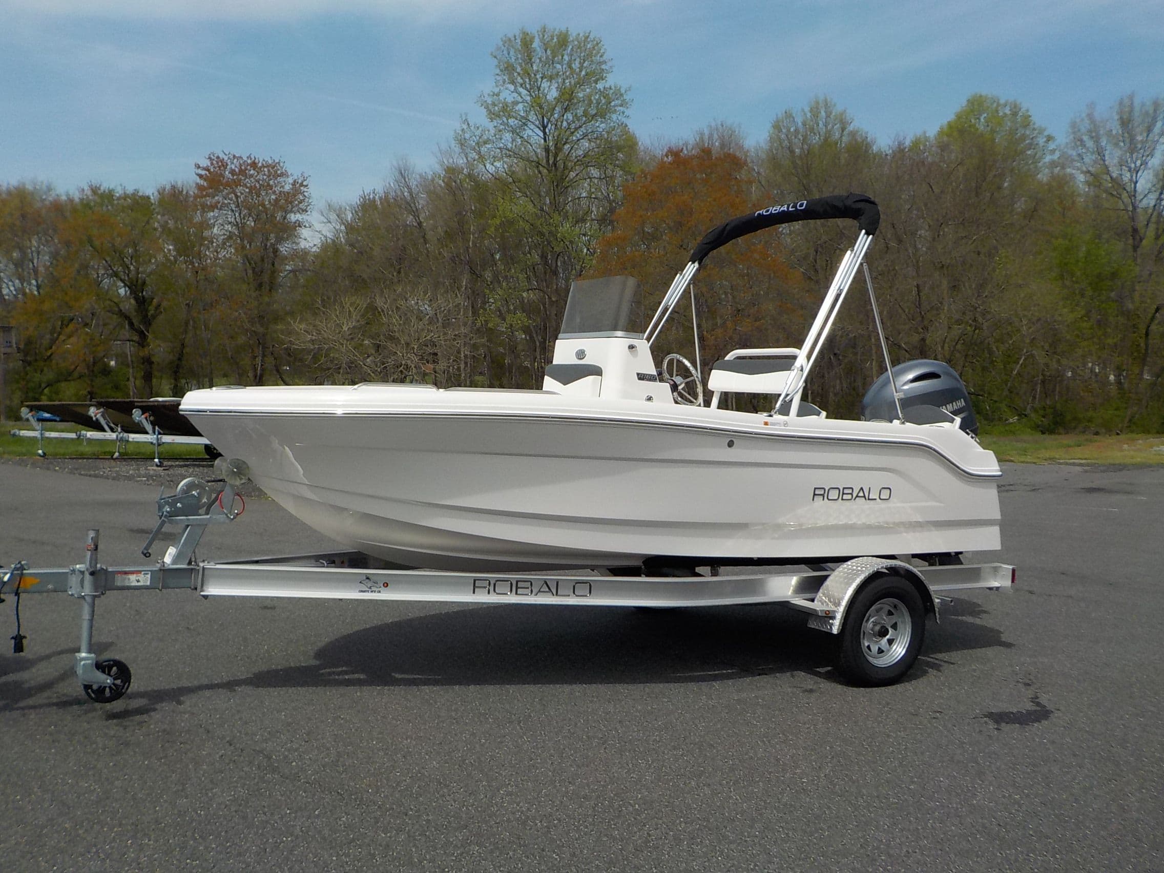 2025 Robalo R160 Center Console