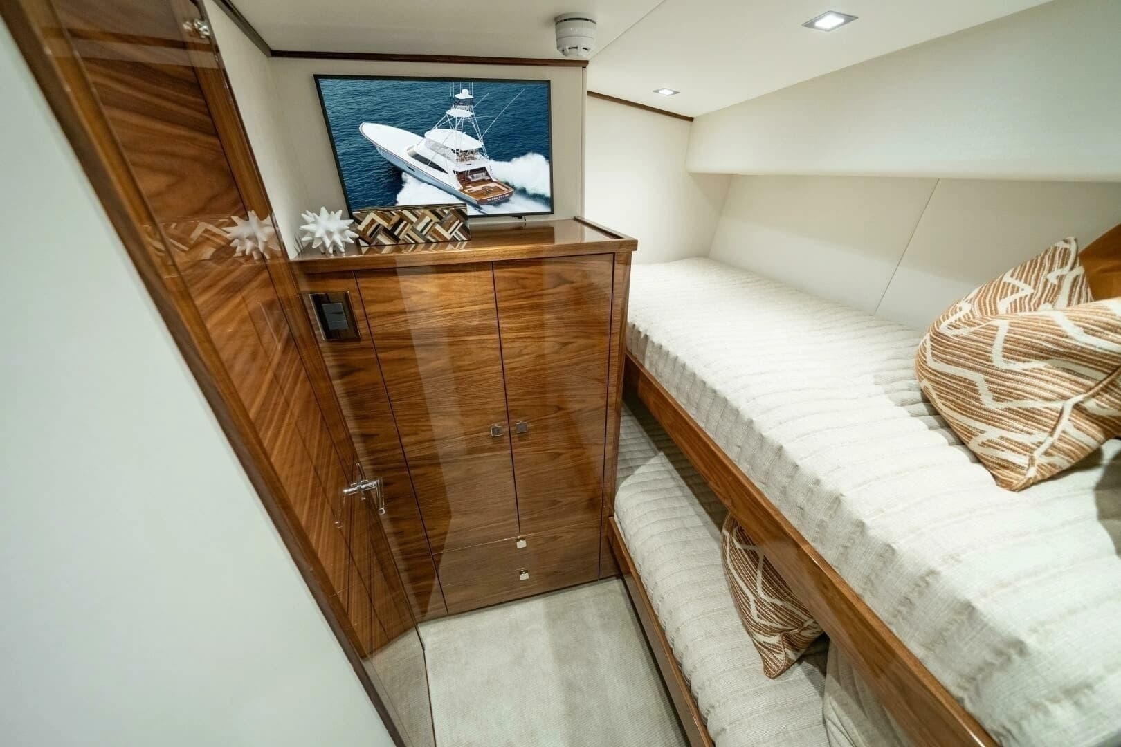 2027 Viking 82 Convertible - Image 12