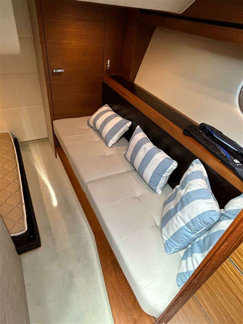 2017 Tiara Yachts C39 Coupe - Image 13