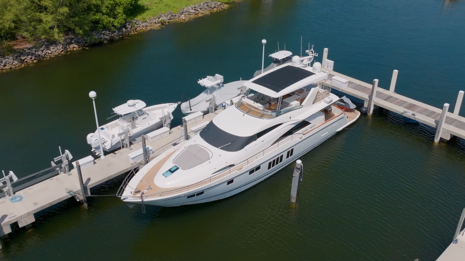 2014 Fairline Squadron - Image 3