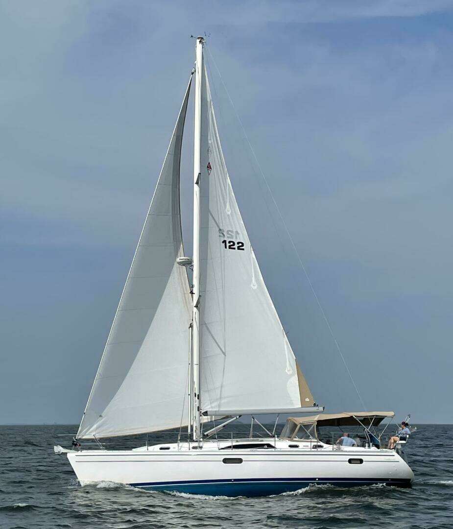 2016 Catalina 445 - Image 5