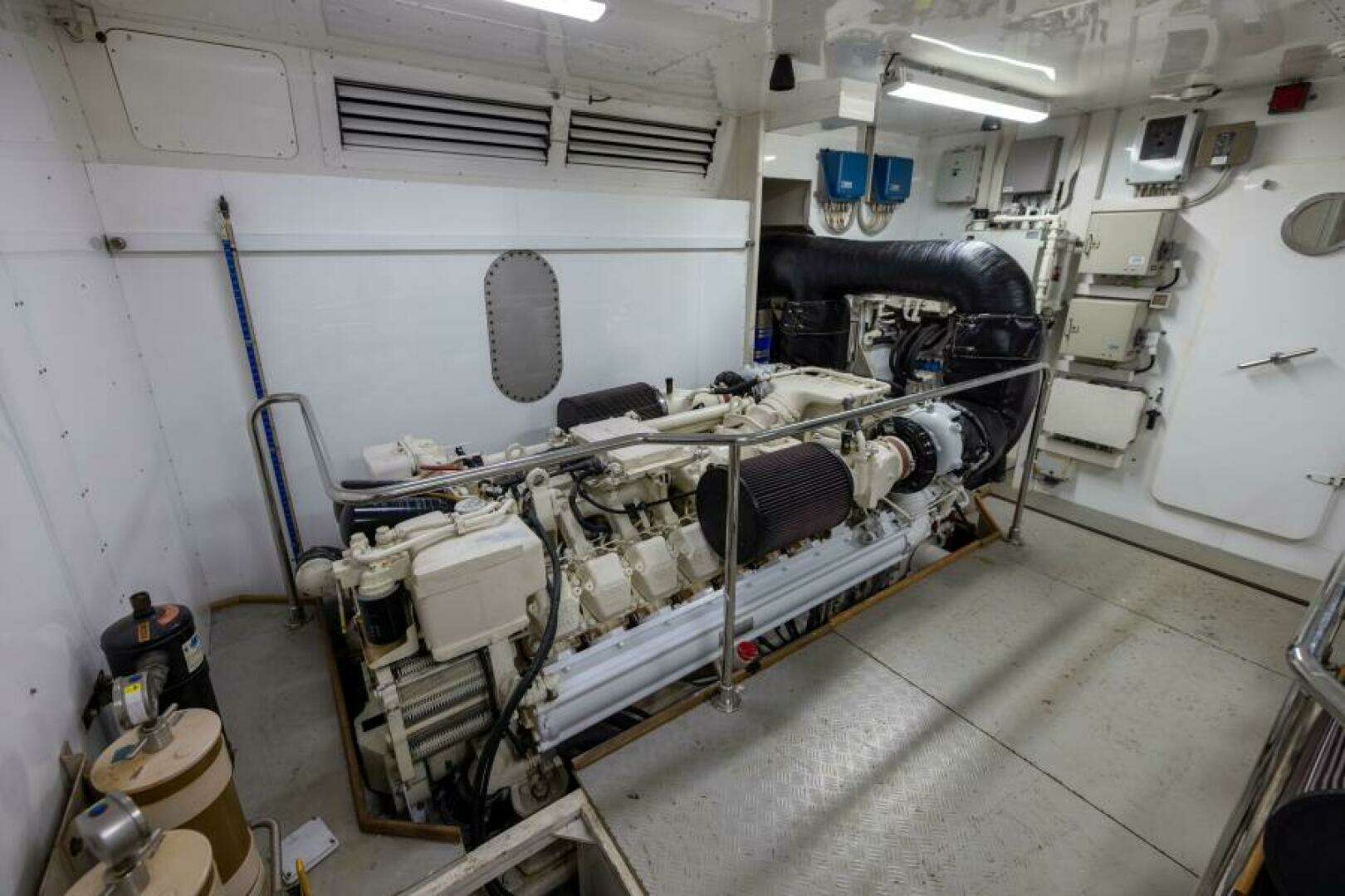 2001 Ferretti Yachts 94 Raised Pilothouse - Image 46
