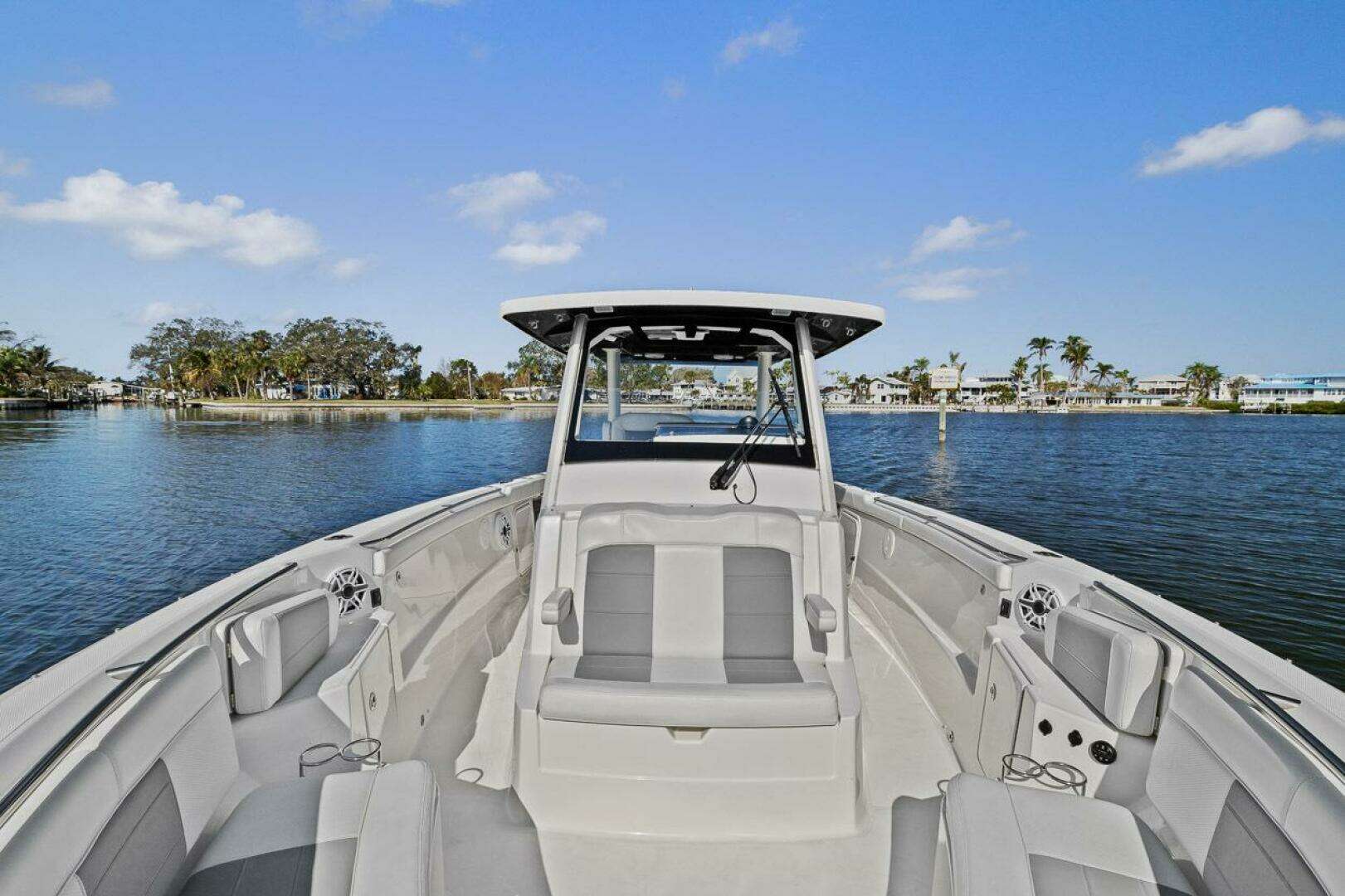 2021 Pursuit S328 - Image 10