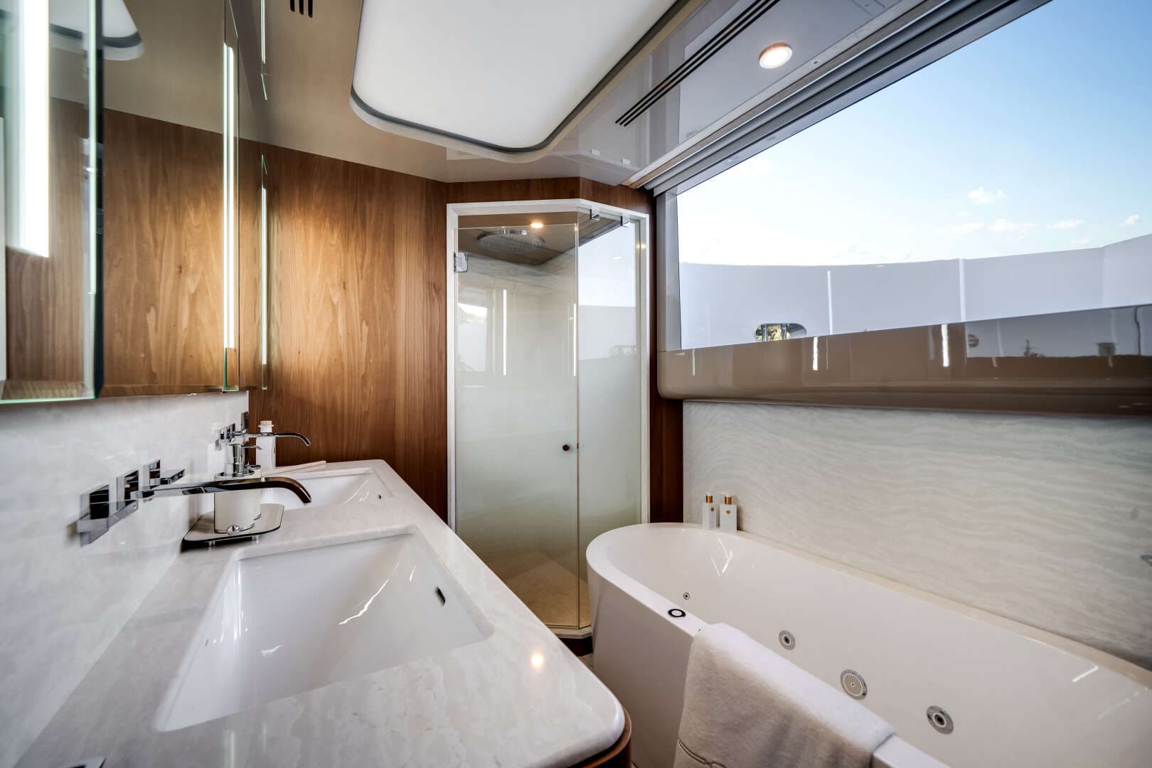 2026 Ocean Alexander 30R - Image 40